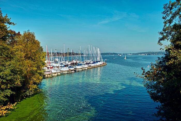 Immobilienmakler in Berlin-Wannsee berät Eigentümer bei Wasserimmobilien und Villen-Vermarktung