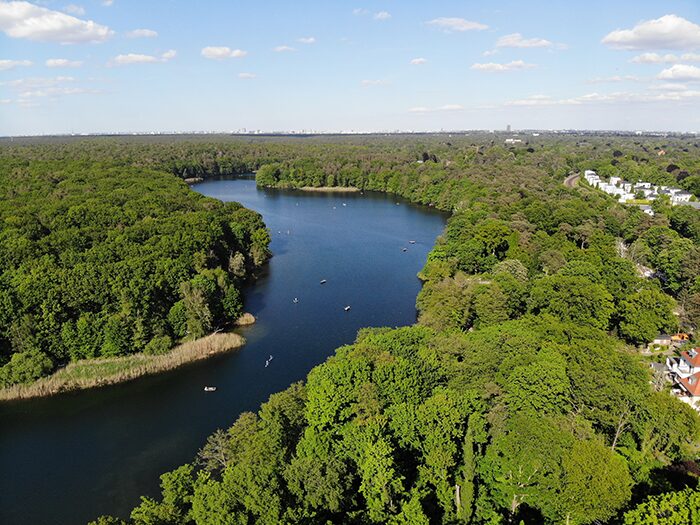 Immobilienmakler in Berlin-Schlachtensee berät Familien bei Verkauf und Bewertung am Schlachtensee und Krumme Lanke