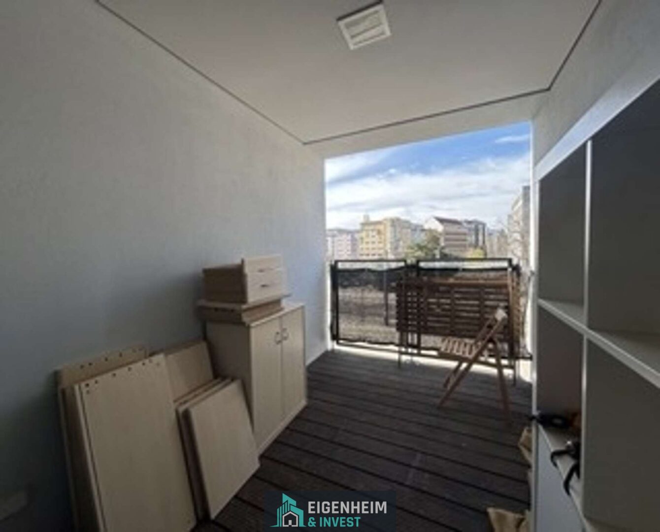 überdachter Balkon
