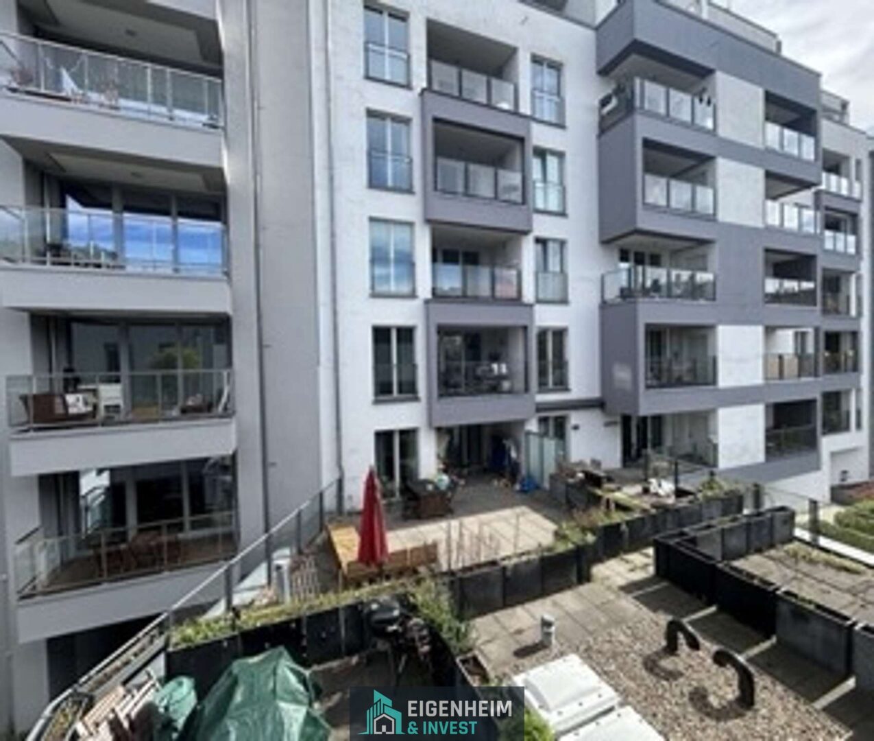 Blick auf das Vorderhaus