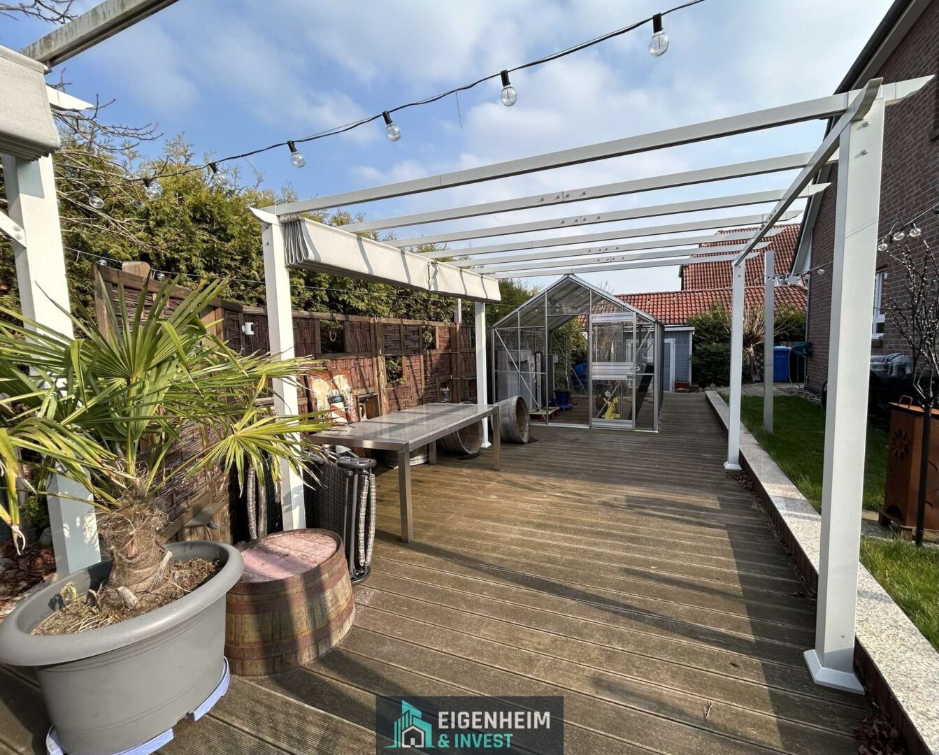 Terrasse hinter dem Haus1