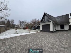 Bungalow und Doppelgarage