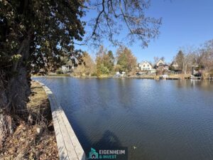 Blick vom Ufer auf die andere Seite